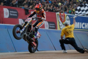 Marc Márquez cruza la meta como vencedor en el Sant Jordi.-ALEJANDRO CERESUELA