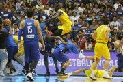 Pelea en el Filipinas - Australia de clasificación para el Mundial 2019 de baloncesto /-BULLIT MARQUEZ