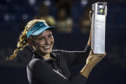 Donna Vekic posa, en abril del 2014, con el trofeo del Abierto de Malasia, único título importante de su carrera.-Foto: EFE / AHMAD YUSNI