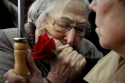 Josefina Samper en el entierro de Marcelino Camacho 2010.-JOSÉ LUIS ROCA