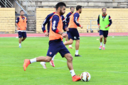 Kader puede ser uno de los nuevos fichajes que el sábado esté de inicio ante el Sporting. / ÁLVARO MARTÍNEZ-