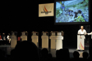 Iván Aparicio interviene ayer junto a los seis osarios recuperados de la fosa de Barcones en julio de 2013.-DIEGO MAYOR