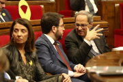 Pere Aragonés y Quim Torra, en la sesión de control del Parlament.-ELISENDA PONS