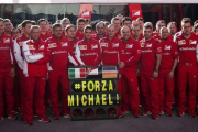 El equipo Ferrari le desea una feliz recuperación a Michael Schumacher.-EFE / ROMAN RÍOS