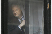 Julian Assange, en la Embajada de Ecuador en Londres.-PERIODICO (ARCHIVO / AP / KIRSTY WIGGLESWORTH)