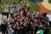 Se trata del primer título internacional de un Atlético Paranaense que rozó la gloria en 2005, cuando perdió la final de la Copa Libertadores ante el Sao Paulo.-REUTERS