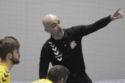 Daniel Bandrés, entrenador del BMSoria, da instrucciones durante un partido esta temporada.-LUIS ÁNGEL TEJEDOR