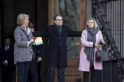 Irene Rigau, Artur Mas y Joana Ortega a las puertas del TSJC el primer día del juicio por el 9-N, en febrero del 2017.-FERRAN NADEU