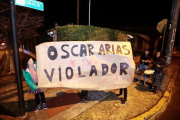 Las protestan en contra de Oscar Arias por las acusaciones en su contra de abusos sexuales.-REUTERS