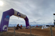 Más de 40 pilotos participaron este domingo en el nacional de quadcross y en el regional de motocross. La cita fue en el Cabeza de Perro de la localidad sanestebeña y la organización corrió a cargo del Motoclub Lairón.