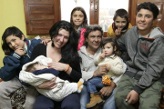 La familia en su domicilio de Los Rábanos-LUIS ÁNGEL TEJEDOR