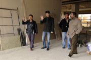 Carlos Martínez Mínguez visitó ayer las obras del Centro de Día de Santa Bárbara. / ÚRSULA SIERRA-