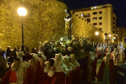 Jesús Atado a la Columna procesiona junto a Santa Clara.-VALENTÍN GUISANDE