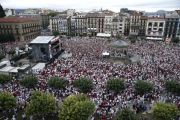 Miles de pamploneses llenan la plaza del Castillo de Pamplona para expresar nuevamente su rechazo a las agresiones sexuales ocurridas en los Sanfermines.-