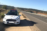 Imagen de archivo de un vehículo de la Guardia Civil controlando la velocidad en Los Rábanos.