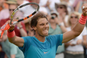 Rafael Nadal, eufórico tras ganar a Gäel Monfils y meterse en la final de Stuttgart.-Foto: AP / MARIJAN MURAT