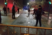 Agentes de los Mossos dEsquadra, en el perímetro en torno al Museu de Lleida, esta madrugada.-TRINITAT SANS