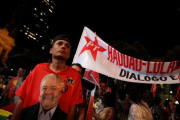 Un acto de campaña del candicato Lula.-PILAR OLIVARES (REUTERS)