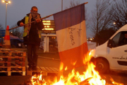 Un conductor francés protesta en la autopista A2 que lleva de París a Bruselas.-REUTERS