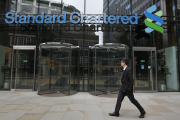 El banco británico Standard Chartered sancionado por los EEUU.-AP