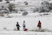 Carretera entre Navalcaballo y Camparañón en la mañana de ayer.-LUIS ÁNGEL TEJEDOR
