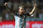 Messi celebra el gol que ha anotado frente a Colombia.-EFE / NICOLAS AGUILERA
