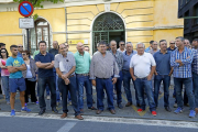 Agricultores vallisoletanos a las puertas de la sede de la CHD.-J.M. LOSTAU