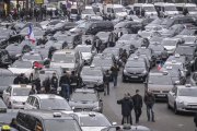 Protesta de los taxistas franceses contra Uber en París el pasado enero, pendiente también del tribunal europeo.-CRISTOPHE PETIT TESSON
