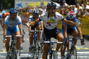 Isaac Gálvez gana la última etapa de la Volta del 2004, en Barcelona.-ARCHIVO / BERNAT ARMANGUÉ