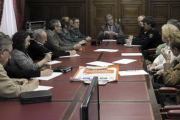 Reunión mantenida ayer por el subdelegado con las asociaciones de personas mayores de Soria. / ÁLVARO MARTÍNEZ-