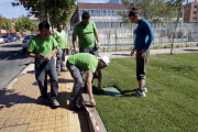 Trabajadores de un pasado taller de empleo, en Santa Bárbara.-LUIS ÁNGEL TEJEDOR