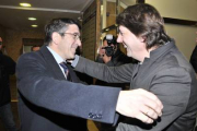 Patxi López y Carlos Martínez, en una visita del dirigente socialista vasco a Soria, en una imagen de archivo.-VALENTÍN GUISANDE