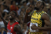Bolt derrota a Gatlin en los 100 metros de los Mundiales de Pekín 2015.-AFP / ADRIAN DENNIS