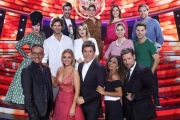 El jurado y presentador de Tu cara me suena, con los concursantes de la sexta edición del concurso de Antena 3.-RICARD CUGAT