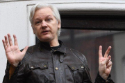 Julian Assange en la embajada de Ecuador en Londres.-EFE