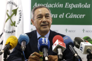 El presidente provincial de la Asociación Española Contra el Cáncer, Serafín de Abajo, comparece para abordar asuntos de actualidad-Ical