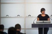 La diputada de la CUP Mireia Boya, este martes, en una rueda de prensa en el Parlament.-JORDI COTRINA