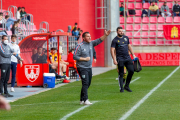 Diego Martínez conoce a muchos de los que serán sus colegas la próxima temporada en Primera RFEF.  MARIO TEJEDOR