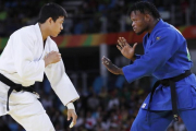 Popole Misenga, durante el combate que perdió con un judoca surcoreano.-EFE / ORLANDO BARRIA