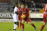 Gaztañaga se lamenta en el partido ante el Nástic en el que al Numancia le sobró el último minuto.-Diego Mayor