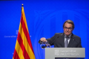 Artur Mas, ayer, durante la comparecencia ante la prensa.-DANNY CAMNINAL