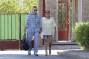 La cantante, Isabel Pantoja, junto a su hermano Agustín Pantoja saliendo de la cárcel de Alcalá de Guadaíra, en Sevilla, este jueves.-Foto: GTRES