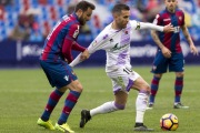 Julio Álvarez en un lance con Pedro López.-ÁREA 11