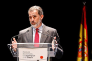 El rey Felipe VI en el acto de entrega de los Premios Nacionales de Innovación y de Diseño 2017.-EMILIO NARANJO (EFE)