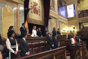 Constitución de las Cortes el 21 de mayo pasado, cuando los antiguos miembros de la Mesa pasaron el testigo a los nuevos tras las elecciones de abril.-DAVID CASTRO