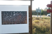 Panel otrora informativo a escasos metros del dinosaurio de Garray.-TOÑO CARRILLO