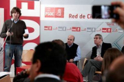 Carlos Martínez Mínguez durante la inauguración del Foro, junto a Gaspar Zarrías, Julio Villarrubia y Carlos Pérez. / DIEGO MAYOR-