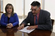 Soledad Borque y Jesús Rodríguez en el Colegio de Abogados.-VALENTÍN GUISANDE