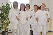 A la derecha, Teresa Martínez González, responsable del equipo de UCP junto a otras compañeras de la unidad. / ÁLVARO MARTÍNEZ-