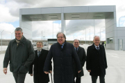 El presidente de Renault España, José Vicente de los Mozos, el alcalde de Villamuriel, Carlos Morchón; el presidente de la Junta de Castilla y León, Juan Vicente Herrera; el consejero de Industria, Tomás Villanueva y el delegado de la Junta en Palencia, L-Ical